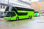 Flixbus Neoplan Skyliner am 07.12.24 in Frankfurt am Main Hbf