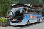 UR-9076, Setra S 516 HDH; von Bolliger Reisen aus der Schweiz, gesehen in den Straßen von Mayerhofen. 08.2024