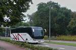 EW 2804, Setra 517 HD, von Erny Wewer aus Eschweiler (L), kommt in Maastricht an.