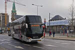 EW 1039, Setra S500er Serie, von Emile Weber, hat soeben die Haltestelle am Bahnhof in Luxemburg  in Richtung Saarbrücken verlassen.