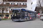Quantron Cizaris (A-QT 1103) als Skibus Wilder Kaiser in Ellmau Dorf. Aufgenommen 28.3.2024.