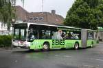 Raht Reisen (VIE EA 29) macht Werbung fr das Gartencenter Siemes.
Am 30.5.2010 fhrt Raht SEV von Viersen nach Breyell.
Hier ist der Bus am Bahnhof Viersen zu sehen.