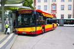 HSB Hanau Solaris Urbino 12 Wagen 35 am 07.06.24 in Hanau Freiheitsplatz