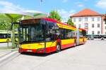 HSB Hanau Solaris Urbino 18 Wagen 42 am 07.06.24 in Hanau Freiheitsplatz