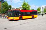 HSB Hanau Solaris Urbino 12 Wagen 18 am 07.06.24 in Hanau Freiheitsplatz