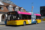 Solaris Bus der Post, auf der Linie 103, wartet am 02.10.2023 an der Haltestelle beim Bahnhof Interlaken Ost.