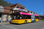 Solaris Bus der Post, auf der Linie 102, wartet am 02.10.2023 an der Haltestelle beim Bahnhof Interlaken Ost.