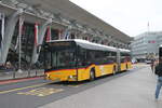 Postauto/PU SB-Trans Nr. 19/LU 15068/PAG-ID: 10954 (Solaris New Urbino 18) am 11.6.2024 beim Bhf. Luzern