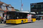 Solaris Bus der Post, auf der Linie 103, wartet am 27.07.2024 an der Haltestelle beim Bahnhof Interlaken Ost.