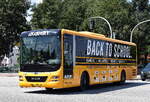 ACADEMY Intensivfahrschule Nordheide GmbH mit einem Fahrschulbus vom Typ MAN Lion's Intercity Bus am 15.07.24 Hamburg-Harburg.