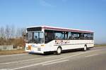 Bus Rheinland-Pfalz: Mercedes-Benz O 407 mit Stadtbusfront (KL-CE 11) von Schary-Reisen GbR, aufgenommen im Januar 2024 in Sembach, einer Ortsgemeinde im Landkreis Kaiserslautern. 