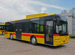 Ausgemusterter Neoplan mit der Betriebsnummer 3, steht am 04.04.2013 auf einem Abstellplatz beim Depot Hüslimatt. Aufnahme Oberwil.