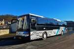 AM 5530, Setra S 415 UL, von Autocars Meyers, steht am Bahnhof von Wilwerwiltz zur fahrt nach Marnach bereit. 01.2025 Handyfoto