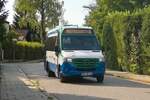 Mercedes-Benz Sprinter von Omnibusverkehr Reisberger (EBE-RR 451) als Linie 451 in Vaterstetten, Fuchsweg. Aufgenommen 5.8.2022.