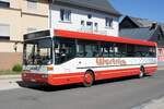 Bus Rheinland-Pfalz: Mercedes-Benz O 407 (BIR-WR 69) vom Omnibusbetrieb Westrich Reisen GmbH, aufgenommen im Juni 2022 in Kempfeld, einer Ortsgemeinde im Landkreis Birkenfeld.