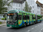 Anfang Juni 2024 war in Flensburg dieser Hybrid-Gelenkbus von Volvo unterwegs.