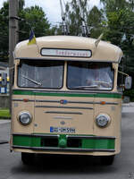 Der 1959 gebaute Uerdingen/Henschel ÜH IIIs Oberleitungsbus hat 28 Sitzplätze und wurde Anfang Juli 2024 im Obus Museum Solingen für Rundfahrten genutzt.