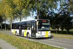 Belgien / Bus Koksijde: Van Hool New A360 von De Lijn (Wagen 5465), aufgenommen im Oktober 2022 in Koksijde, einer Gemeinde in der Provinz Westflandern an der belgischen Küste.