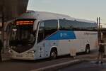 Irizar i6s fährt für den TER in der Region Auvergne-Rhône-Alpes, gesehen am Busbahnhof beim Bahnhof von Annecy (F) am See.