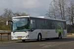 SL 4048, Iveco Crossway von Sales Lentz, gesehen auf einem Parkplatz in Marnach.