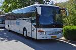 VK 1313, Setra S 416 UL von Voyages Koob, gesehen an der Bushaltestelle in Vianden. 04.2022