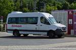 VS 1710, Mercedes Benz Sprinter von Voyages Simon, gesehen am Bahnhof in Wilwerwiltz.