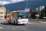 Iveco-Irisbus Crossway von Postbus BD-15114 als Schienenersatzverkehr für die Brennerbahn in Innsbruck, Amraser Straße. Aufgenommen 17.8.2018.