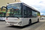 Iveco-Irisbus Crossway von Postbus (BD-14170) ist am Bahnhof Steinach am Brenner abgestellt. Aufgenommen 27.6.2024.