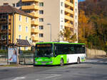 Bruck an der Mur. Wagen 16420 von Postbus, welcher auf den Überlandlinien in der Obersteiermark zu Einsatz kommt, ist hier am 30.10.2024 als Linie 180 in der Bahnhofstraße zu sehen.