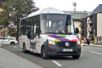 K-Bus E-Solar City XL (basiert auf Mercedes Benz EQV/eVito) von Postbus (BD-1016) als Linie 53 in St. Johann im Pongau, Hauptstraße. Aufgenommen 7.10.2024.