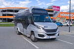 Iveco Daily (I-6033AW) abgestellt am Interspar-Parkplatz in Neu-Rum. Aufgenommen 13.6.2024.