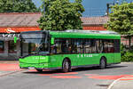 10.07.2024: Loacker Wagen FK-756 FR als ORTSBus Am Kumma, Linie 301 Richtung Götzis Oberer Berg in Götzis am Bahnhof.