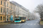 Klagenfurt. In der Hauptstadt von Kärnten sind noch einige ältere Mercedes O530 Facelift im Linienverkehr unterwegs. Am Silvestertag 2024, ist der Wagen 33 hier beim erreichen des Hauptbahnhof Klagenfurt zu sehen.