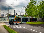 Linz. Einfach cool und futuristisch sieht die neue Oberleitungsbus-Generation in Linz aus: Die Linz AG Linien betreiben seit dem Jahr 2017 die 25-Meter Doppelgelenkfahrzeuge, welche in knapp zwei Jahren bis 2019 ausgeliefert wurde. Die Anschaffung betrug über 20 Millionen Euro.

Einer dieser neuen Busse, ist hier am 04.06.2025 als Linie 46 in der Bahnhofstraße zu sehen.