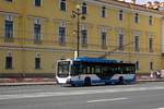 Russland / Bus Sankt Petersburg / Bus Saint Petersburg: Oberleitungsbus VMZ-5298.01 “Avangard” (Trans-Alfa), aufgenommen im Juli 2015 im Stadtgebiet von St. Petersburg.