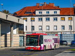 Maribor. Nur mehr wenige Fahrzeuge der Type  Connecto  von Mercedes-Benz verkehren in der zweitgrößten Stadt Sloweniens. Am 07.10.2024, hatte ich die Möglichkeit, einen dieser Busse beim erreichen des Busbahnhofs als Linie 2 nach Betnavska zu fotografieren.