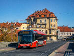 Maribor. Ein Iveco Urbanway der Marpeom, befährt hier am Morgen des 07.10.2024 den Glavni Most als Linie 6.