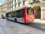 Mercedes-Benz Citaro C2, Wagen 728, Vectalia Mia, vor dem Rathaus als Linie 2 in Alicante am 01.10.2024