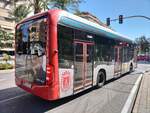 Mercedes-Benz eCitaro, Wagen 1007, Vectalia Mia, als Linie 2 in der Avenida Oscar Esplá in Alicante am 01.10.2024