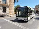 Solaris Urbino 12 IV Hybrid, Avanza Elche, Wagen 222, unterwegs am Palacio de Altamira in Elche am 04.06.2024