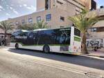 Castrosua Magnus H LE 13 Hybrid, Avanza Elche, Wagen 306, wartet als Linie R7 an der Endhaltestelle Hospital General in Elche am 27.01.2025