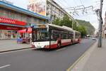 Ein Skoda Gelenk Bus Nr. 646 ist hier auf der Hrncirska in Richtung Mirova in Usti nad Labe am 5.6.2024 unterwegs.