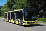 MAN Lions City Hybridbus 77 der AAGL, auf der Linie 81, fährt am 08.07.2024 zur Haltestelle beim Hammermann am Aeschenplatz. Aufnahme Basel.