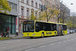 Mercedes Citaro 80 der AAGL, auf der Linie 80, fährt am 08.11.2024 zur Haltestelle am Aeschenplatz.