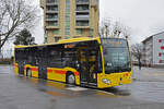 Mercedes Citaro 84 der BLT, auf der Linie 60, wartet am 27.01.2025 an der Endstation beim Bahnhof Muttenz.