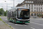 MAN Lions City Elektrobus, auf der Linie 46, verlässt am 27.05.2024 die Haltestelle am badischen Bahnhof.