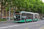 Mercedes eCitaro 7132, auf der Linie 36, fährt am 27.05.2024 zur Haltestelle am badischen Bahnhof.