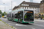 Mercedes eCitaro 7125, auf der Linie 36, verlässt am 27.05.2024 die Haltestelle beim badischen Bahnhof. Aufnahme Basel.