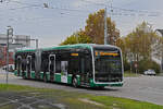 Mercedes eCitaro 7108, auf der Linie 36, fährt am 18.11.2024 zur Haltestelle am badischen Bahnhof.