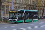 MAN Lions City Elektrobus der MAB, auf der Linie 46, fährt am 18.11.2024 zur Endstation am badischen Bahnhof.